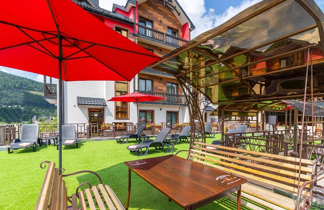 Amarena Spa Hotel - Breakfast Included In The Price Spa Swimming Pool Sauna Hammam Jacuzzi Restaurant Inexpensive And Delicious Food Parking Area Barbecue 400 M To Bukovel Lift 1 Room And Cottages-1